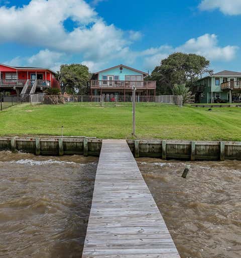 Photo of 2116 W Bayshore Drive, Palacios, TX 77465 (MLS # 41716656)