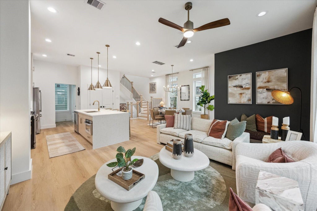 Photo of 752 Curtin Street, Houston, TX 77018 (MLS # 20357771)