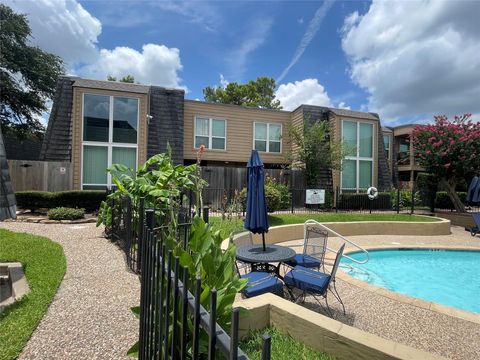 Photo of 16120 Stuebner Airline Road #601, Spring, TX 77379 (MLS # 39049595)