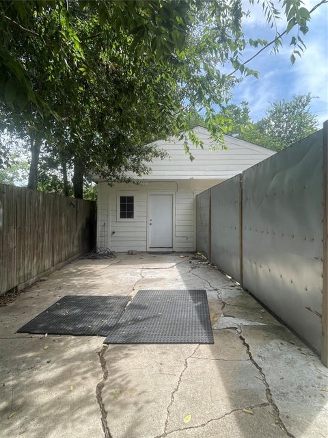 Photo of 13105 Chiswick Road, Houston, TX 77047 (MLS # 38286788)
