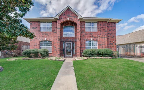 Homes For Sale - 6626 Sunrise Valley Lane<br/> Houston, TX 77083