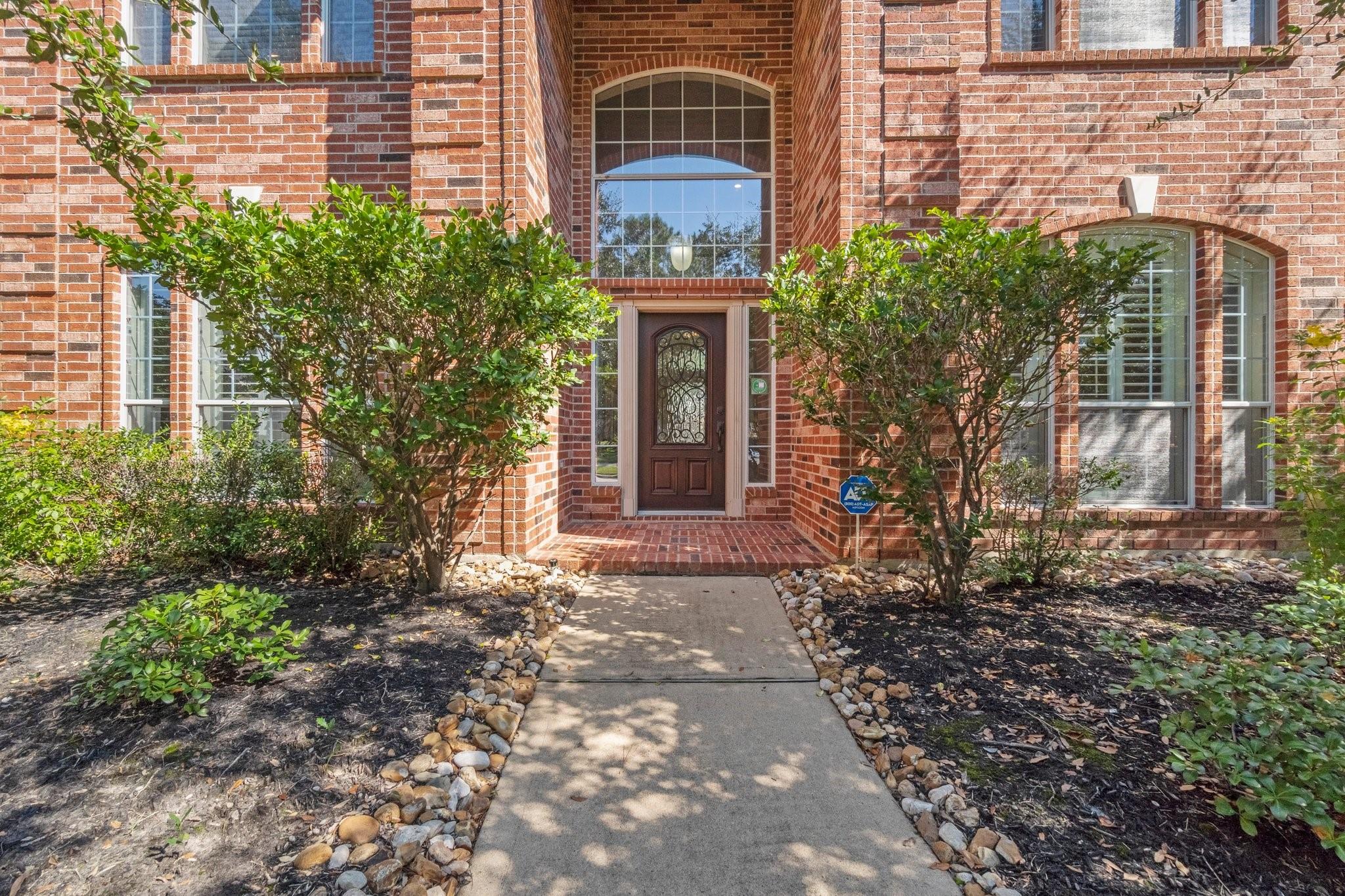 1527 Leedscastle Manor