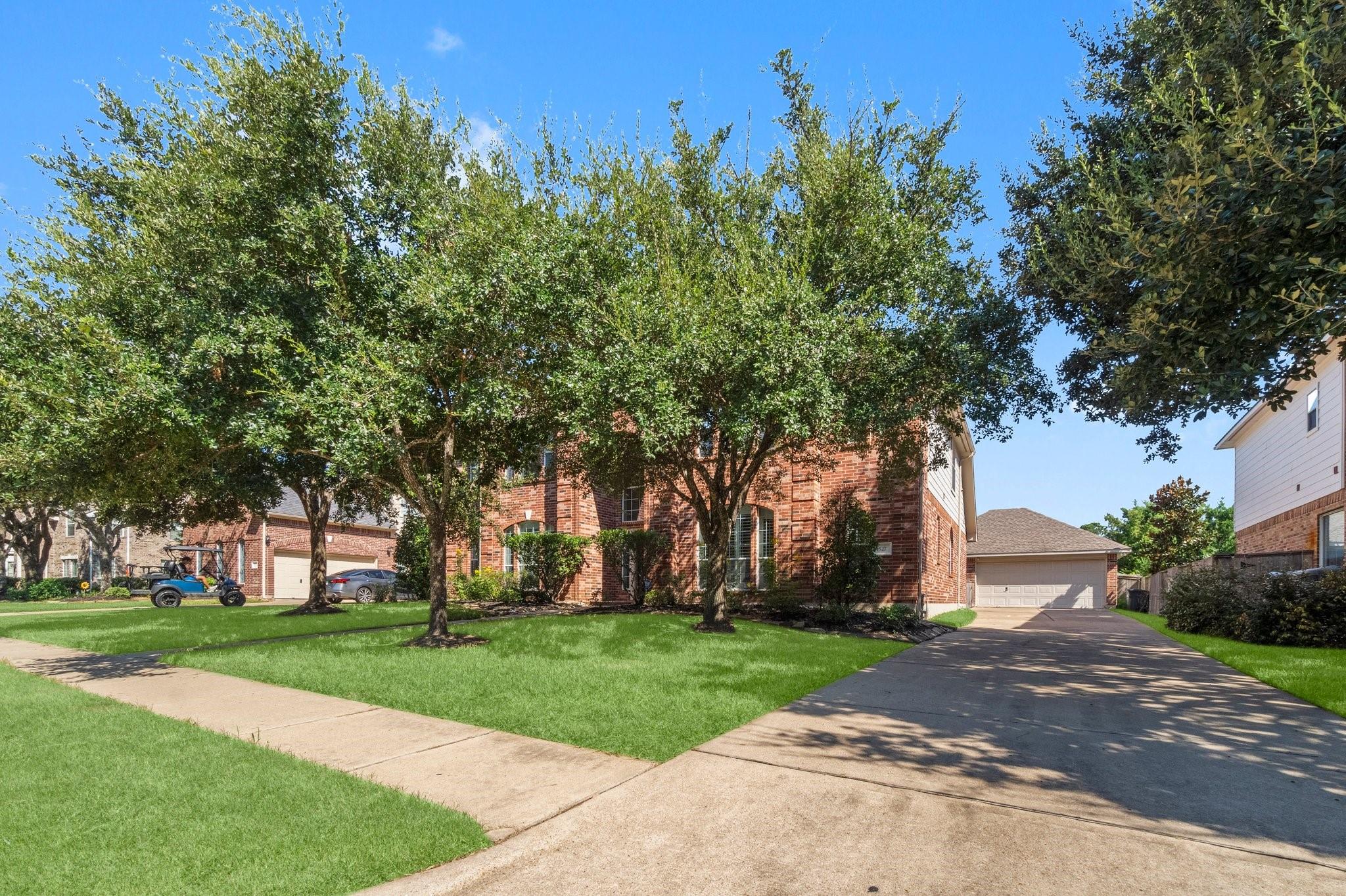 1527 Leedscastle Manor