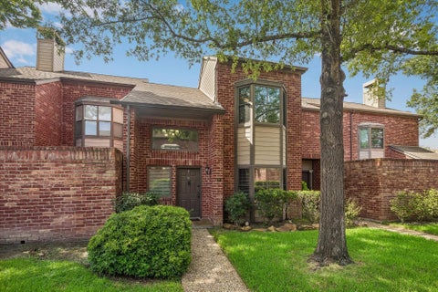 Townhouse For Sale - 7447 Cambridge Street #98<br/> Houston, TX 77054