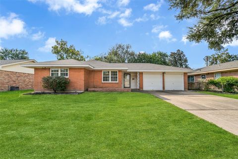 Photo of 822 Alyse Street, Deer Park, TX 77536 (MLS # 89976573) Photo of 822 Alyse Street, Deer Park, TX 77536 (MLS # 89976573)