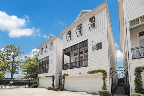 Photo of 2006 Lou Ellen Lane #H, Houston, TX 77018 (MLS # 28243863)