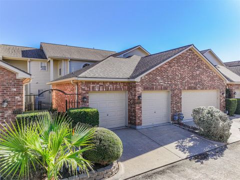Townhouse For Sale - 2034 Glencove Drive<br/> Seabrook, TX 77586