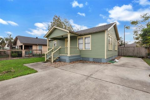 Photo of 404 E 29th Street, Houston, TX 77008 (MLS # 74242019)