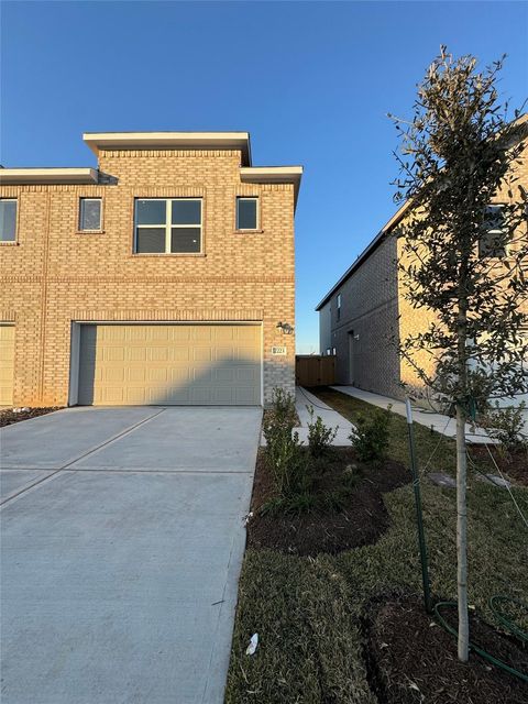 Photo of 2151 Salinas Drive, Rosharon, TX 77583 (MLS # 80908469)