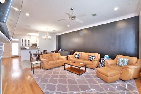 Photo of 2410 Dorrington Street #C, Houston, TX 77030 (MLS # 40693403)