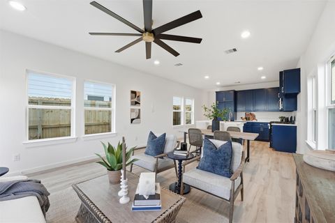 Photo of 528 N 4th Street, La Porte, TX 77571 (MLS # 26233701)