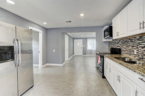 Photo of 9005 Cheer Street, Houston, TX 77063 (MLS # 98843742)