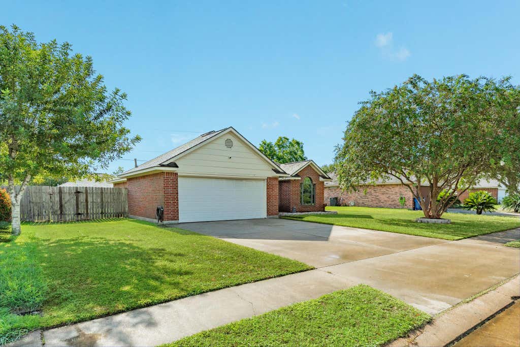 Photo of 1164 Thomas Drive, Angleton, TX 77515 (MLS # 6593024)