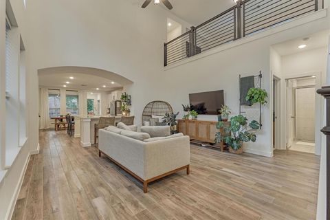 Photo of 530 W Cascade Heights Drive, Montgomery, TX 77316 (MLS # 35451526)