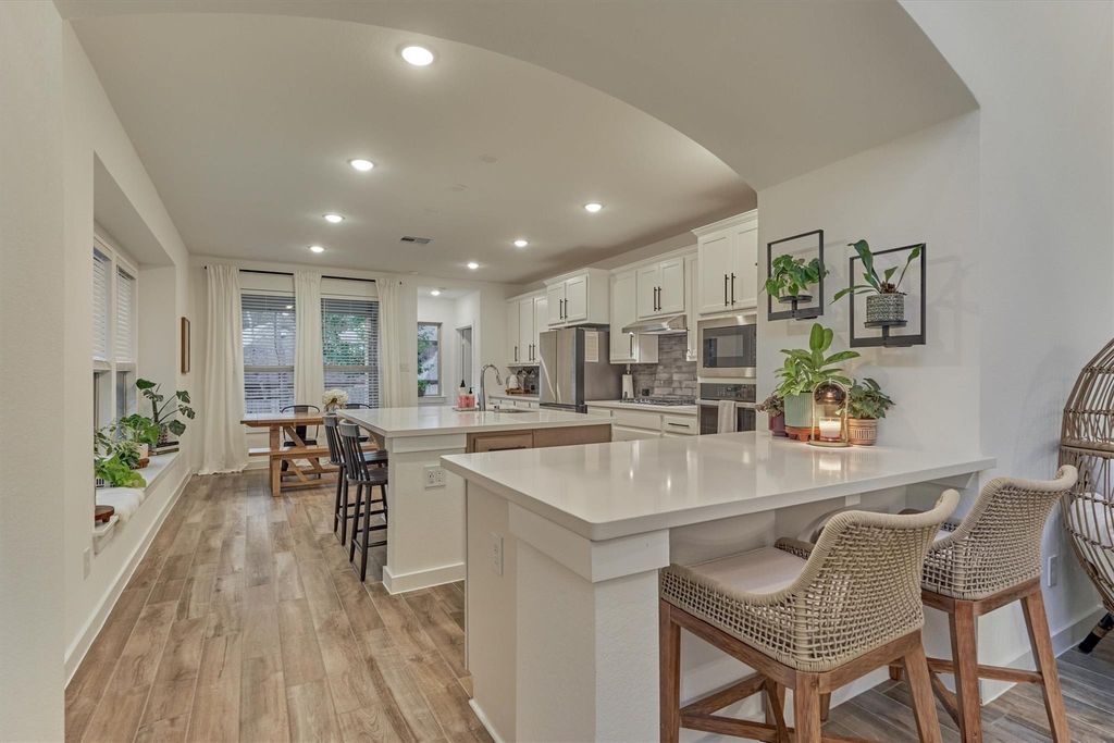 Photo of 530 W Cascade Heights Drive, Montgomery, TX 77316 (MLS # 35451526)