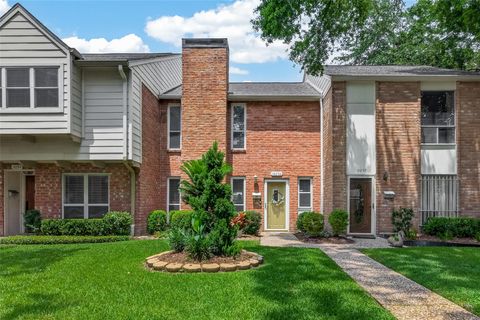 Photo of 10252 Longmont Drive #45/4, Houston, TX 77042 (MLS # 65466513)