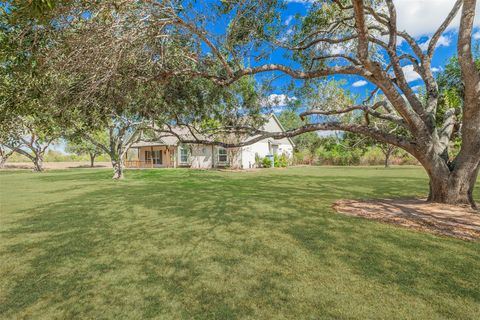 Homes For Sale - 1520 Lakefield Drive<br/> Sealy, TX 77474