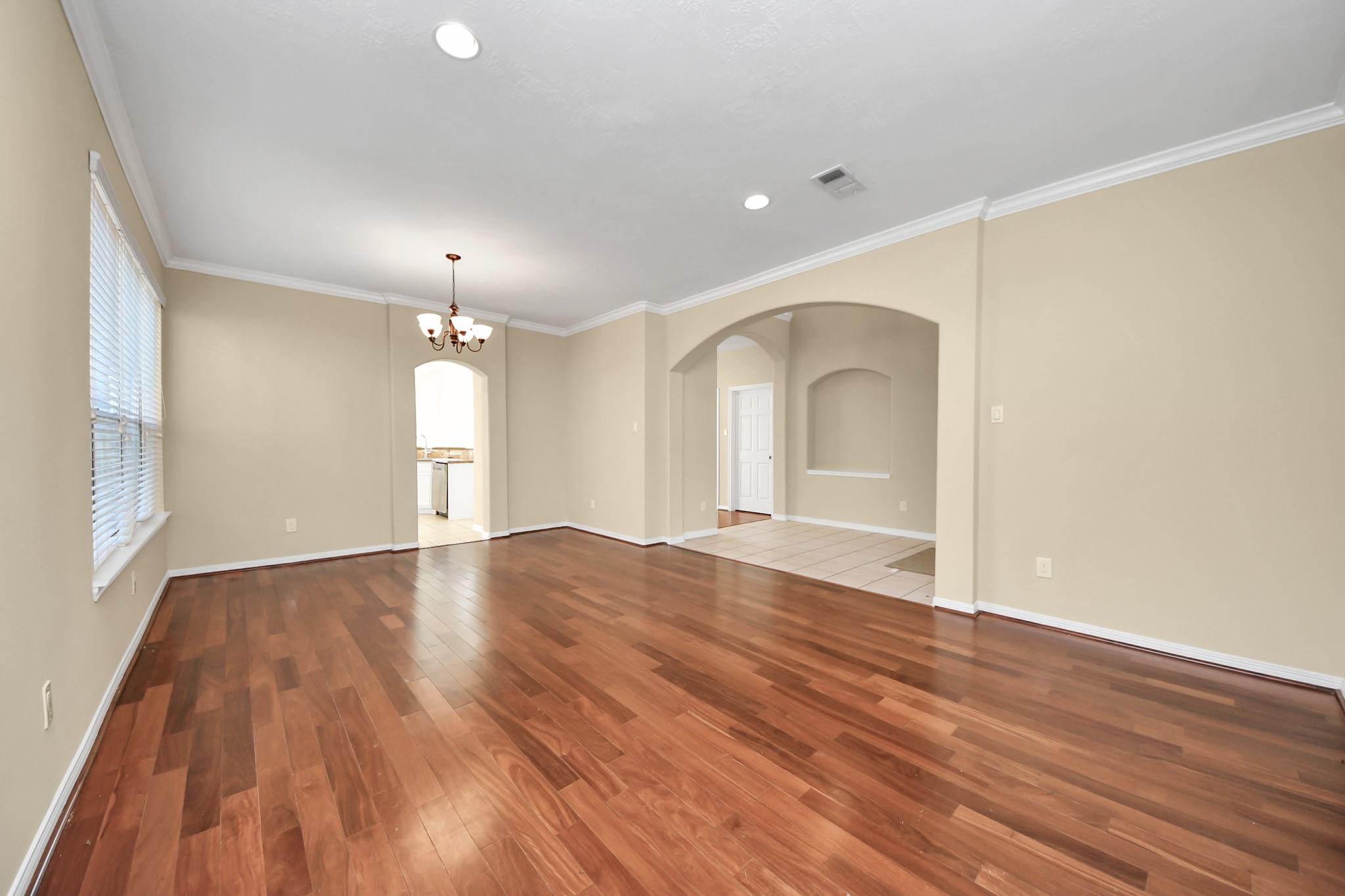 323 N Esplanade Lane