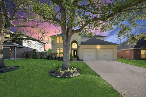 Photo of 323 N Esplanade Lane, Stafford, TX 77477 (MLS # 9858798)