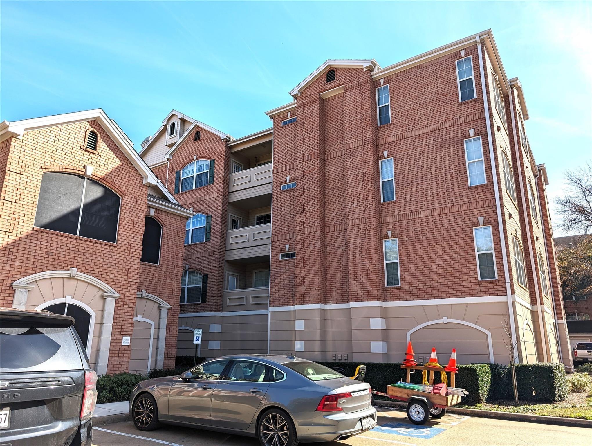 2111 Welch Street B208