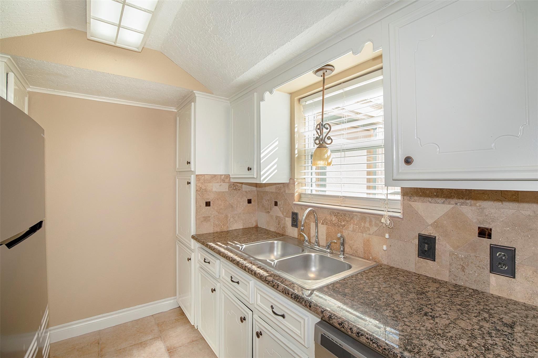 431 Sunset Drive 2
