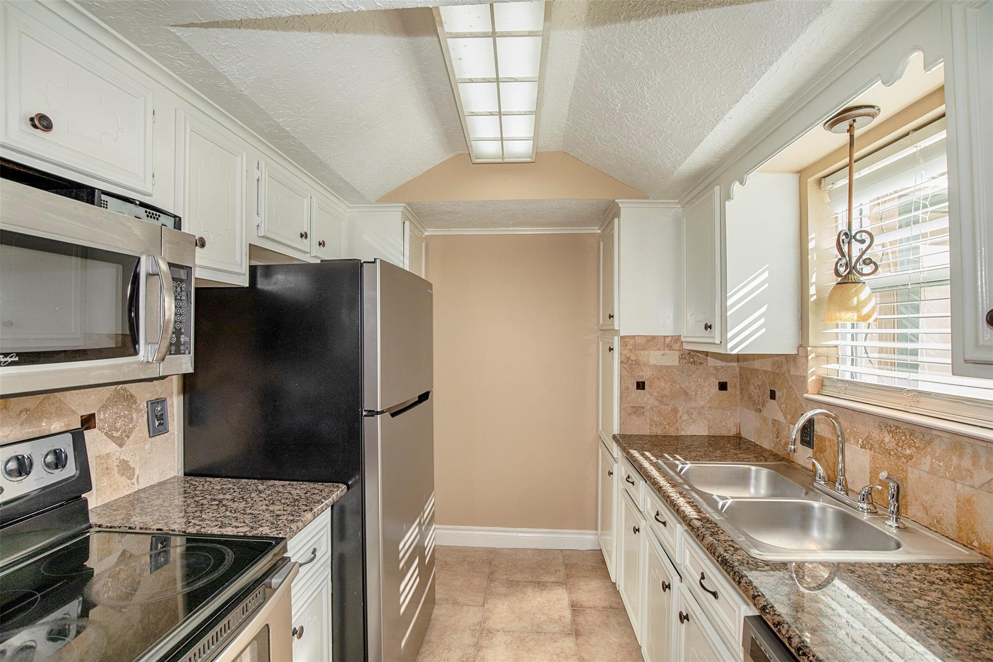 431 Sunset Drive 2