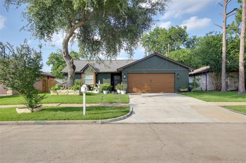 Photo of 14006 Towneway Drive, Sugar Land, TX 77498 (MLS # 77427118)