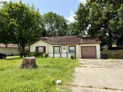 Photo of 201 West Avenue, Pasadena, TX 77502 (MLS # 95735899)