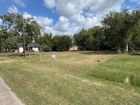 Photo of 2805 Avenue C, Bay City, TX 77414 (MLS # 86058121)