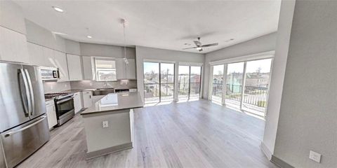 Photo of 401 W 25th Street #1144, Houston, TX 77008 (MLS # 32737532)