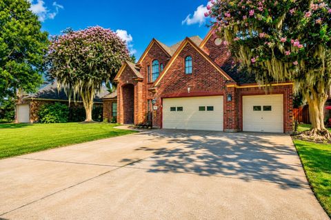 Photo of 105 Thyme Trail, Lake Jackson, TX 77566 (MLS # 87197696)
