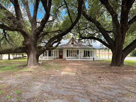 Photo of 313 S Main Street, Jewett, TX 75846 (MLS # 58861826)