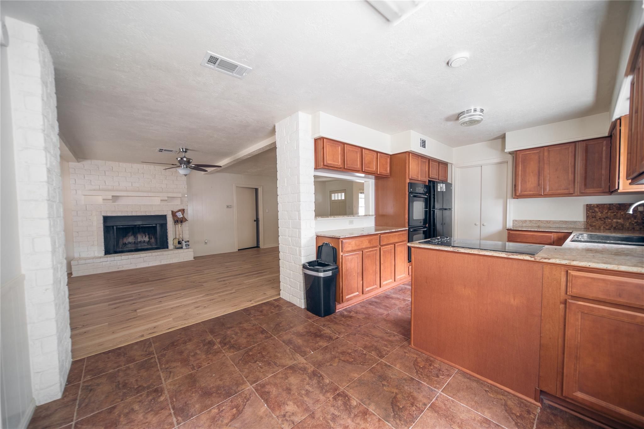 13927 Lynnwood Lane