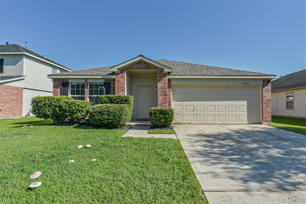 Photo of 4915 Winding View Lane, Humble, TX 77346 (MLS # 67601210)