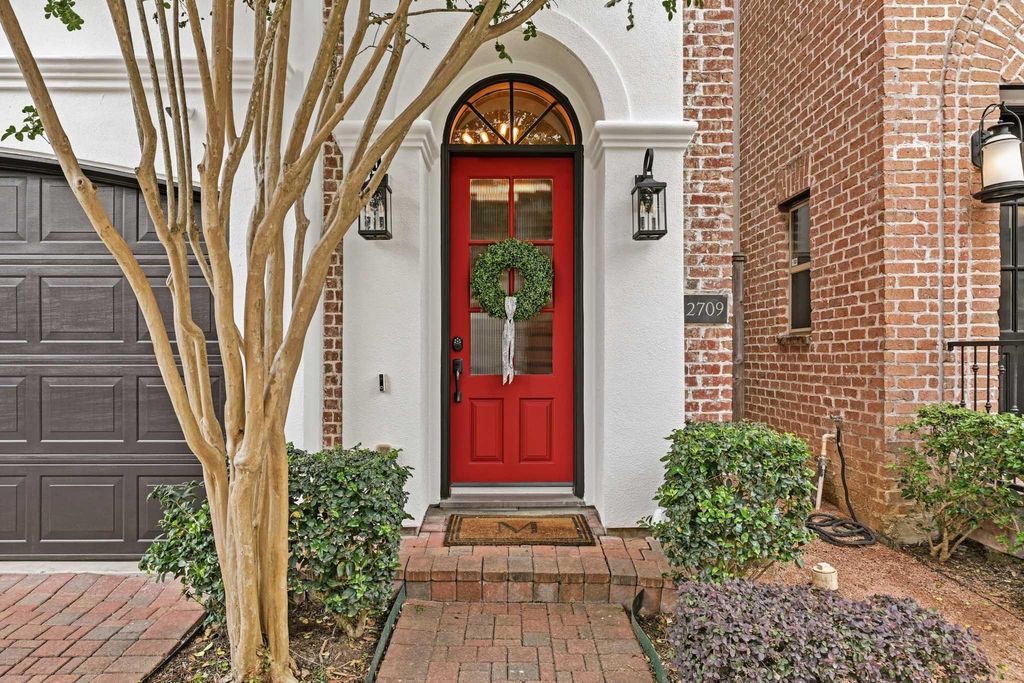 Photo of 2709 Arabelle Grove, Houston, TX 77007 (MLS # 12230735)