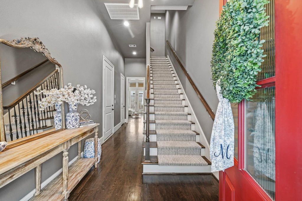 Photo of 2709 Arabelle Grove, Houston, TX 77007 (MLS # 12230735)