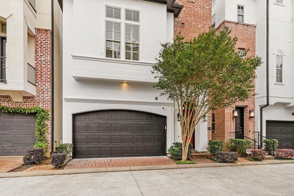 Photo of 2709 Arabelle Grove, Houston, TX 77007 (MLS # 12230735)