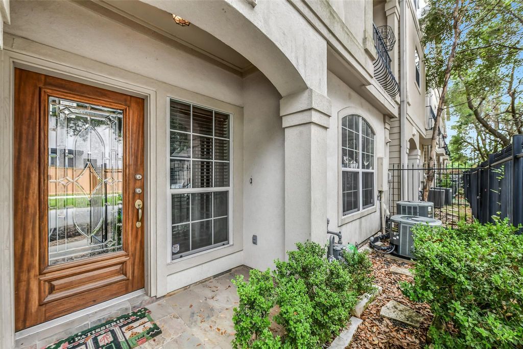 Photo of 326 Malone Street, Houston, TX 77007 (MLS # 8169880)