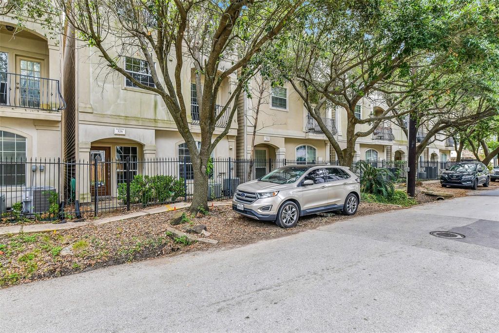 Photo of 326 Malone Street, Houston, TX 77007 (MLS # 8169880)