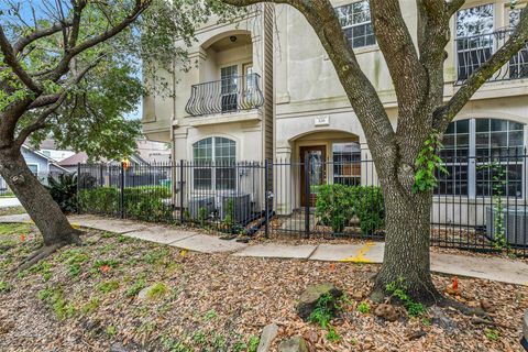 Photo of 326 Malone Street, Houston, TX 77007 (MLS # 8169880)
