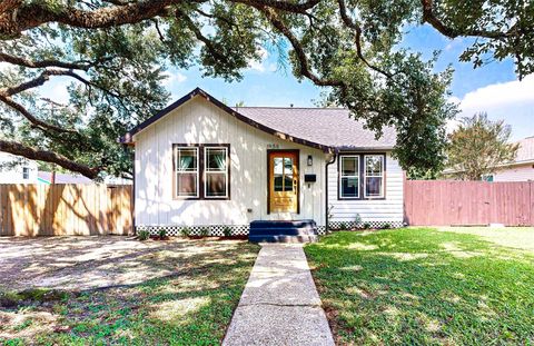 Photo of 1956 Santa Rosa Street, Houston, TX 77023 (MLS # 89937217)