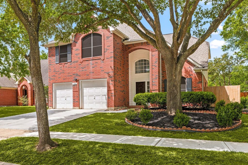 Photo of 102 Lindencrest Court, Sugar Land, TX 77479 (MLS # 60540962)