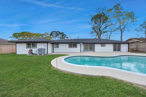 Tiny photo for 1418 San Sebastian Lane, Nassau Bay, TX 77058 (MLS # 62436018)