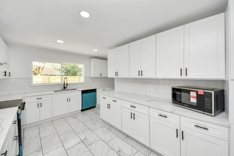 Tiny photo for 1418 San Sebastian Lane, Nassau Bay, TX 77058 (MLS # 62436018)