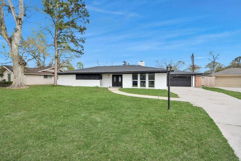 Tiny photo for 1418 San Sebastian Lane, Nassau Bay, TX 77058 (MLS # 62436018)
