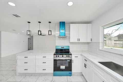 Tiny photo for 1418 San Sebastian Lane, Nassau Bay, TX 77058 (MLS # 62436018)