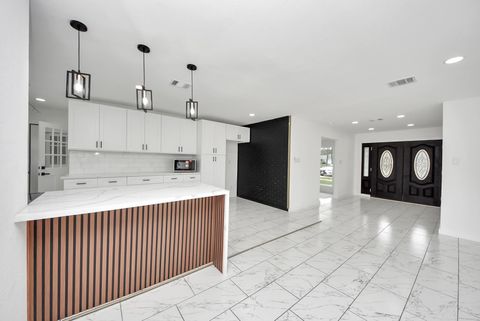 Tiny photo for 1418 San Sebastian Lane, Nassau Bay, TX 77058 (MLS # 62436018)