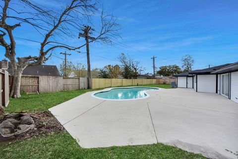Tiny photo for 1418 San Sebastian Lane, Nassau Bay, TX 77058 (MLS # 62436018)