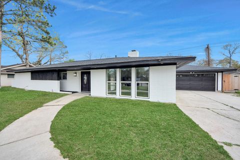 Tiny photo for 1418 San Sebastian Lane, Nassau Bay, TX 77058 (MLS # 62436018)