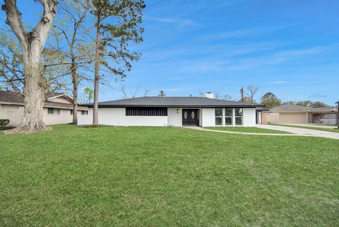 Tiny photo for 1418 San Sebastian Lane, Nassau Bay, TX 77058 (MLS # 62436018)